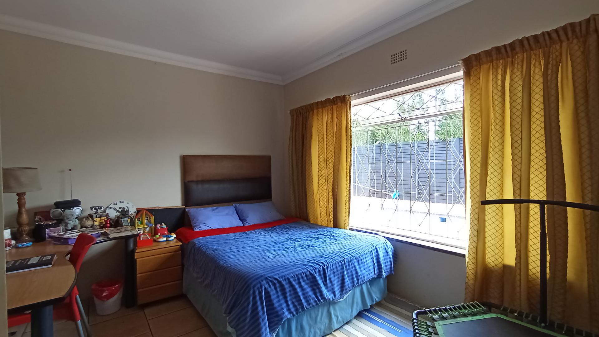 Bed Room 2 - 16 square meters of property in Rothdene