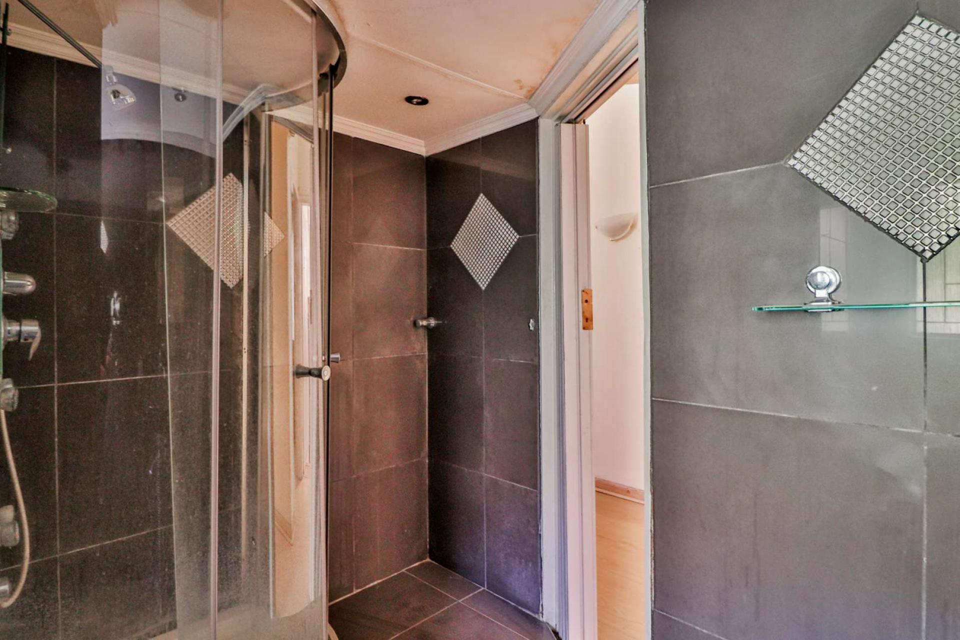  of property in Glenvista