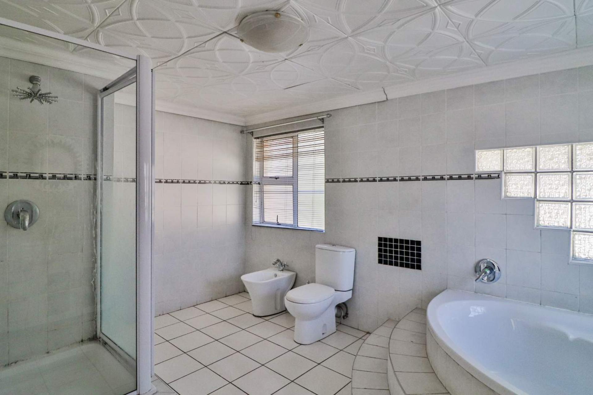  of property in Glenvista