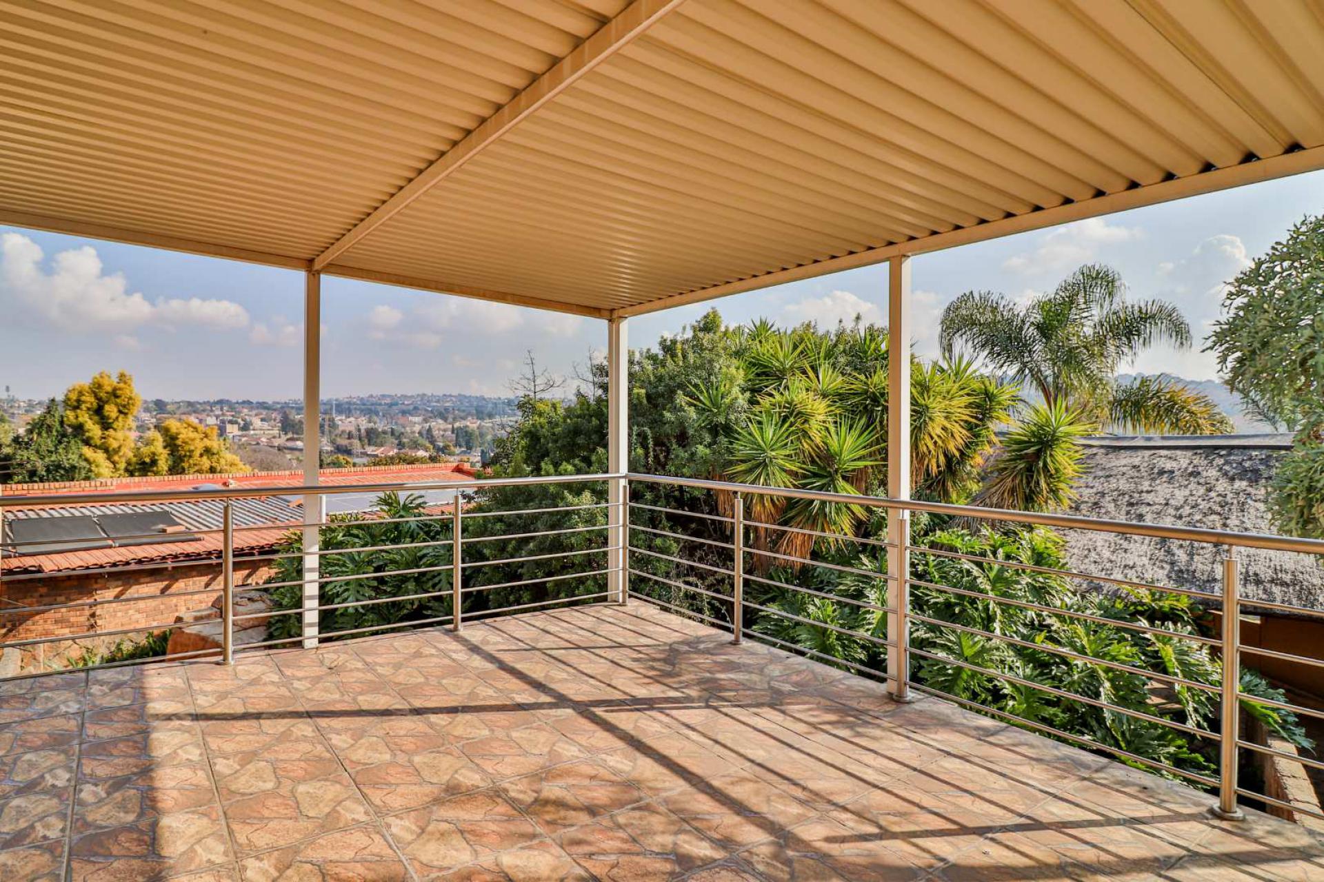  of property in Glenvista