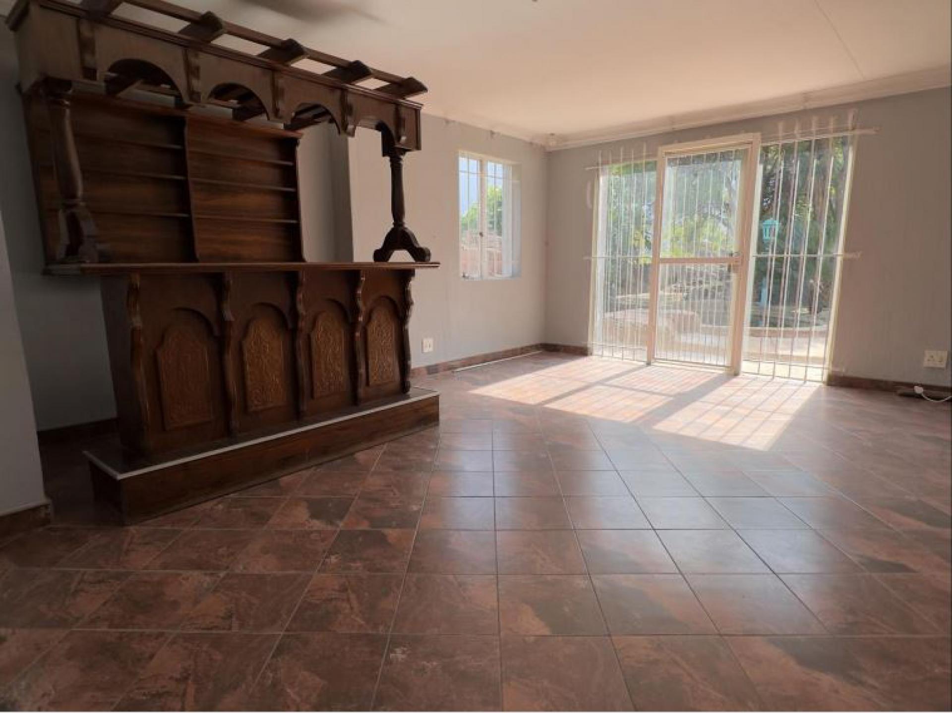  of property in Glenvista