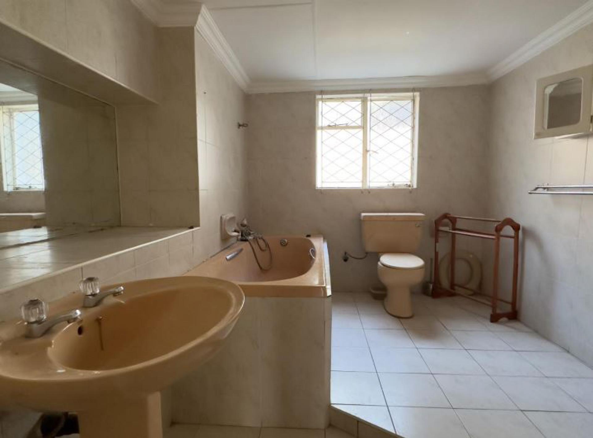  of property in Glenvista