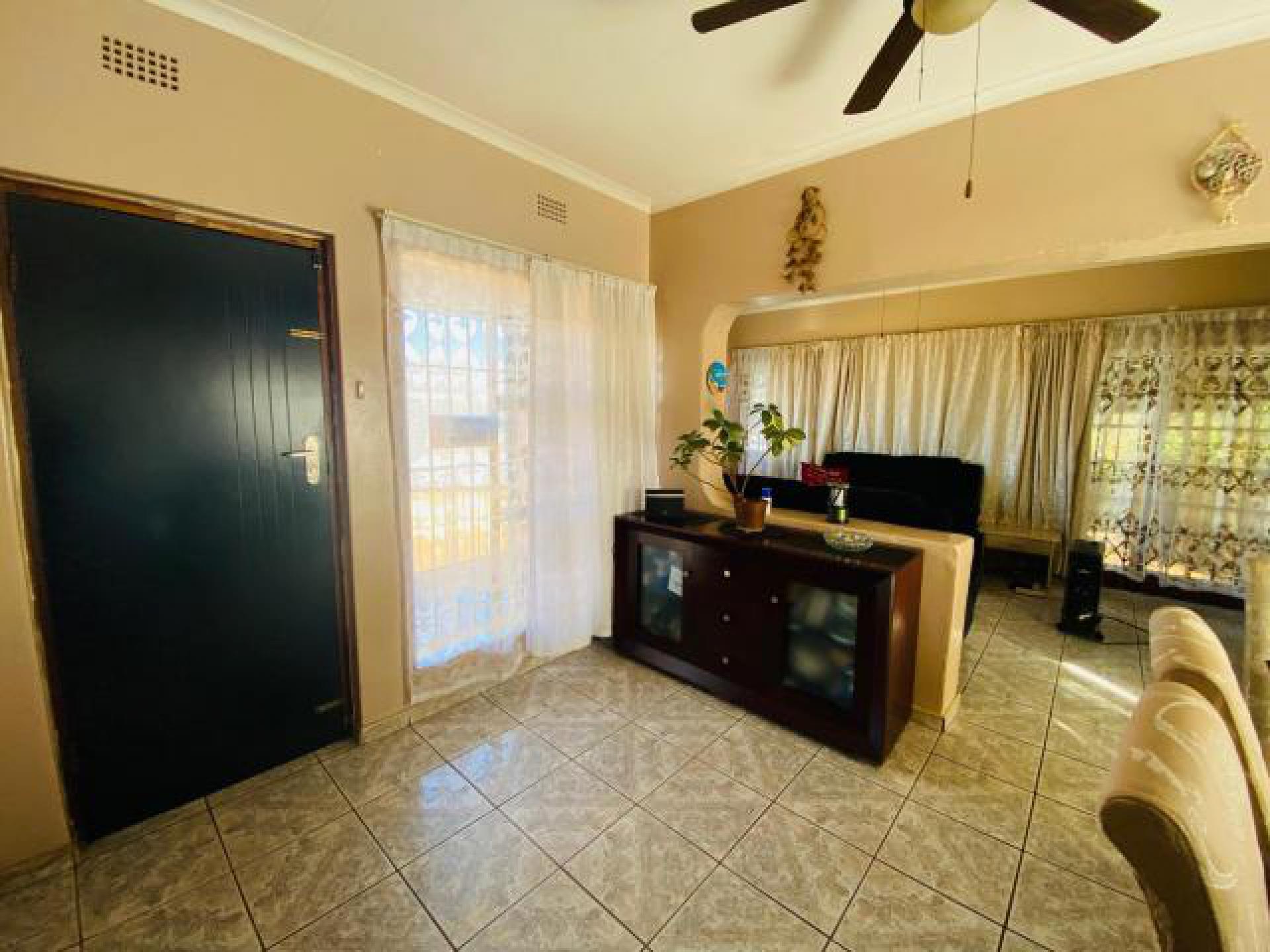 Dining Room - 13 square meters of property in Naturena