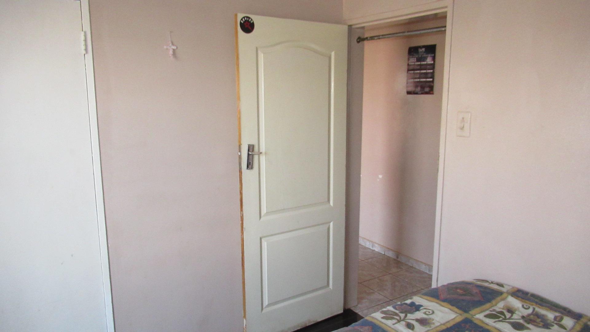 Bed Room 2 - 12 square meters of property in Naturena