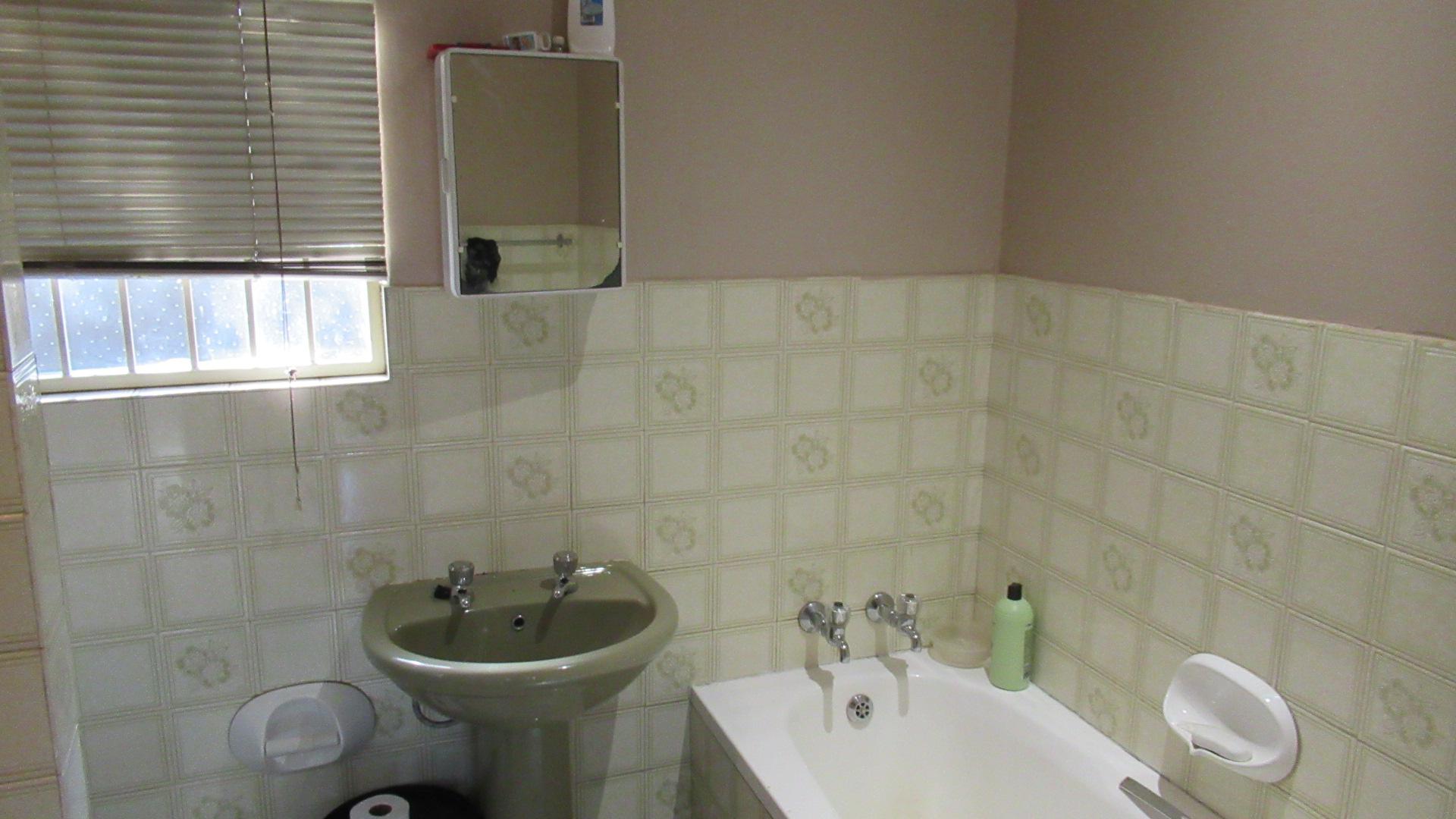 Bathroom 1 - 8 square meters of property in Naturena