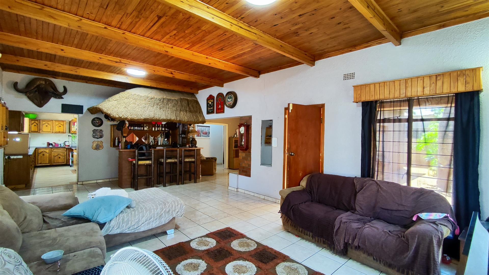 Lounges - 42 square meters of property in Casseldale