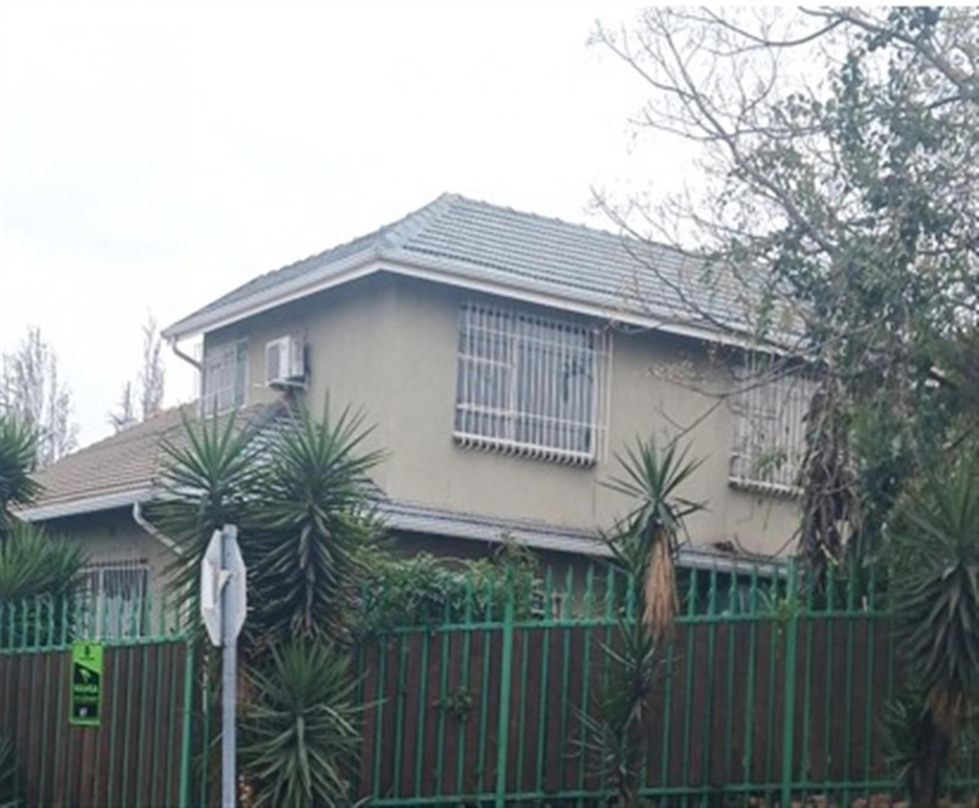 Front View of property in Woodmere