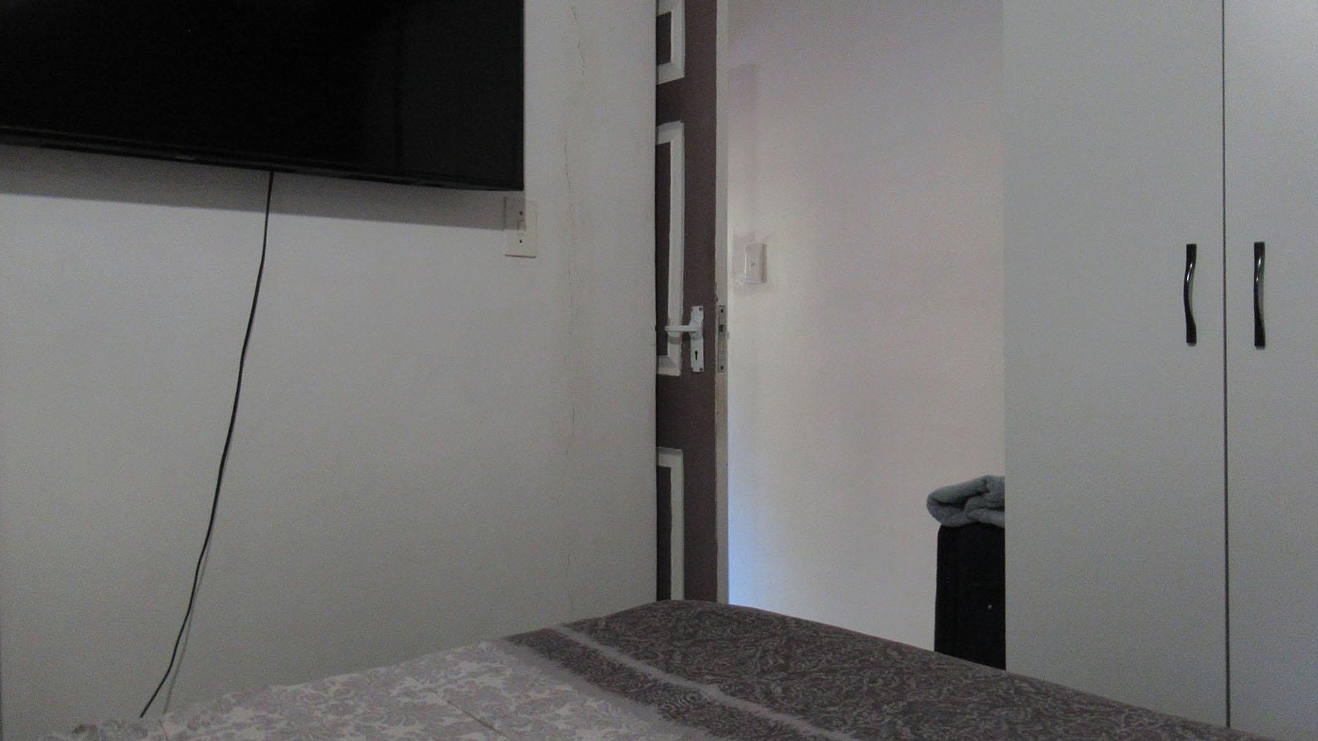Bed Room 1 - 12 square meters of property in Florida