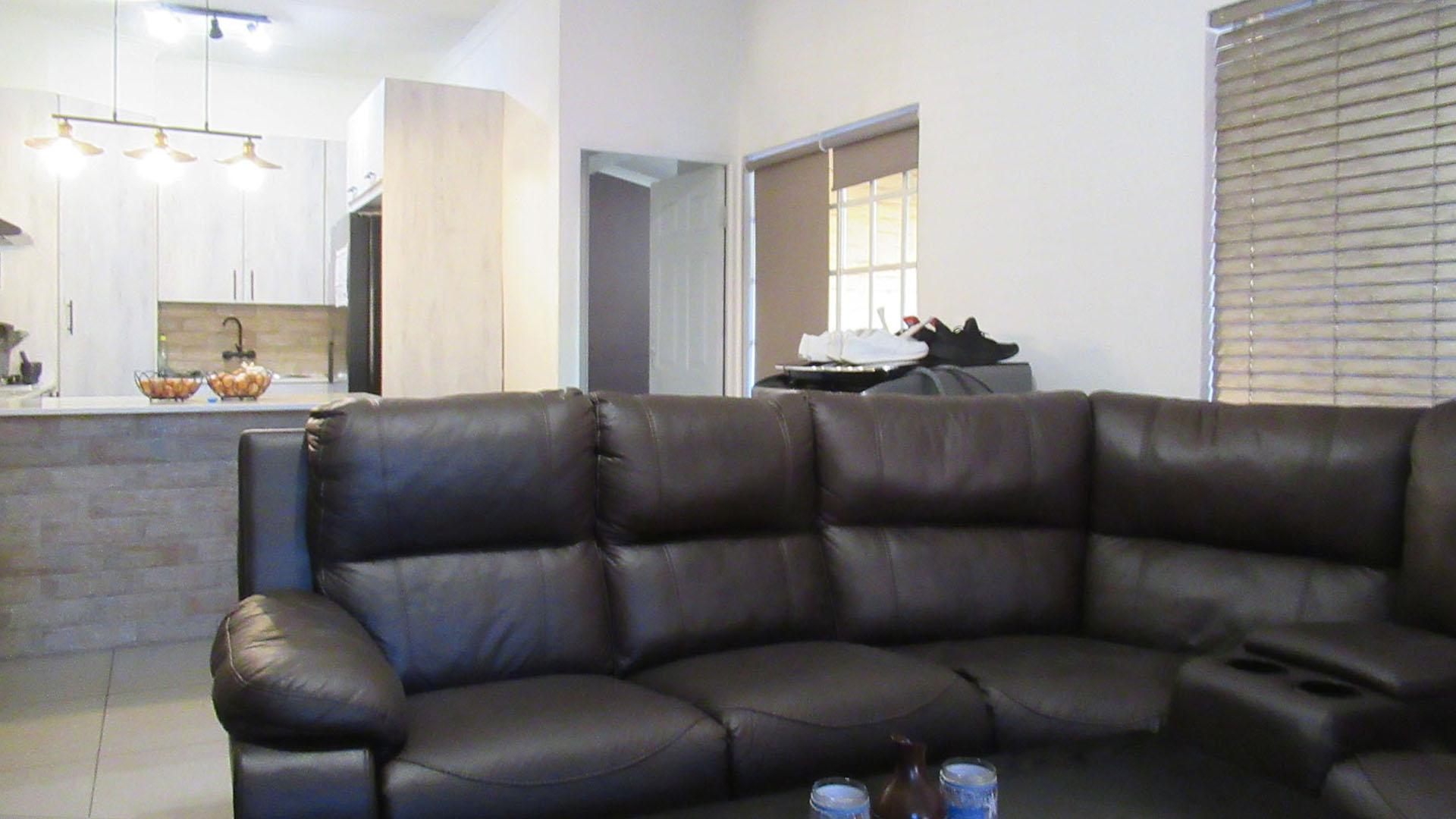 Lounges - 22 square meters of property in Florida