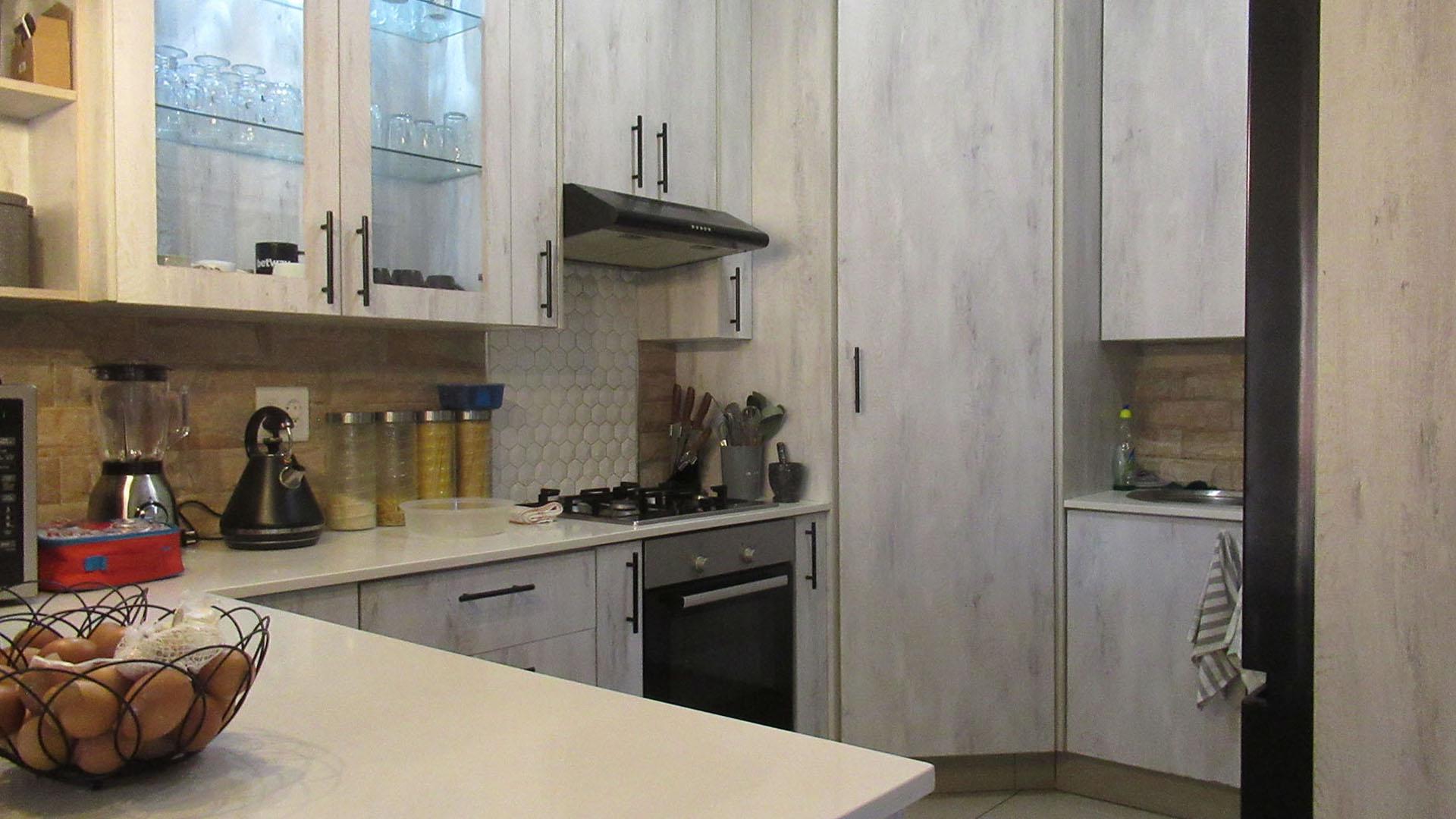 Kitchen - 12 square meters of property in Florida