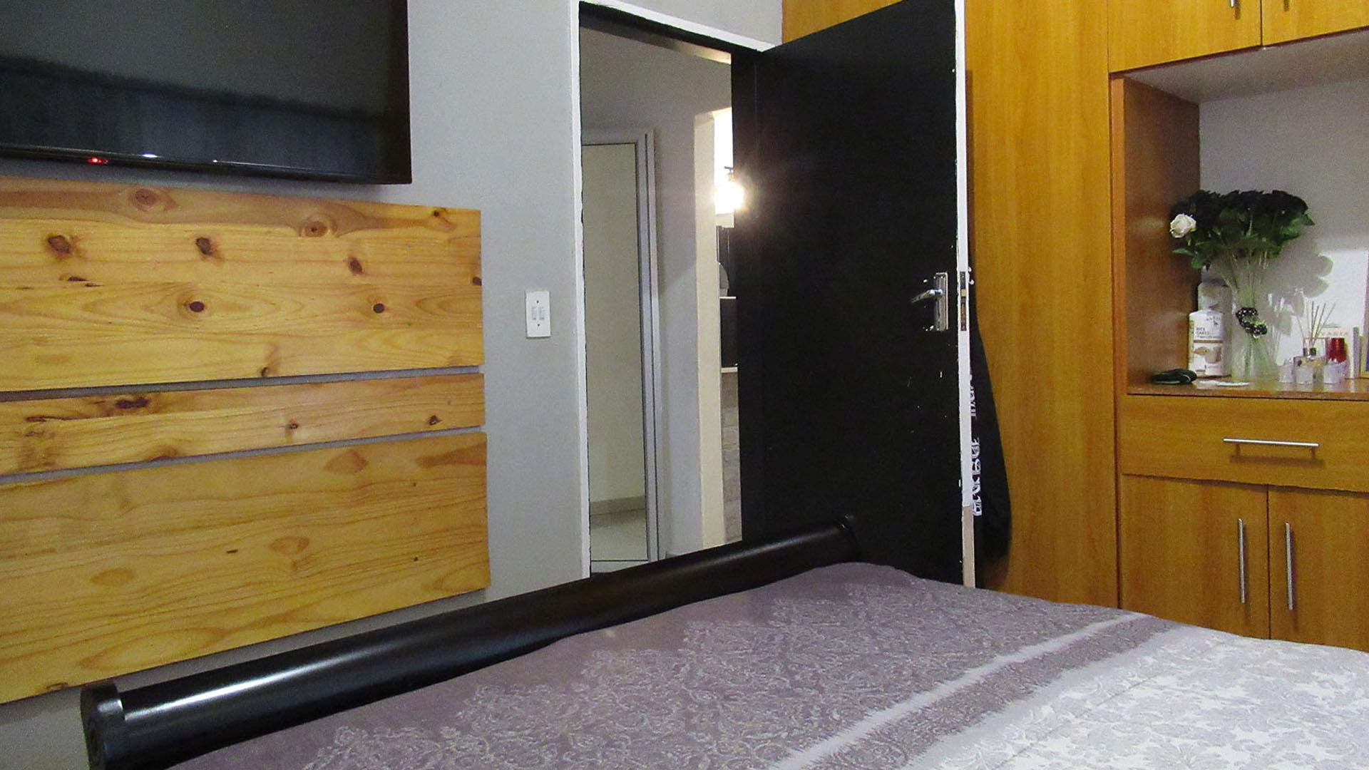 Bed Room 2 - 14 square meters of property in Florida