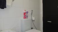 Bathroom 1 - 5 square meters of property in Florida