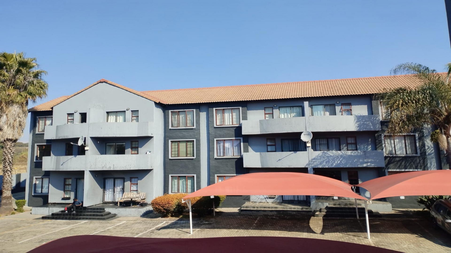 Front View of property in Erand Gardens