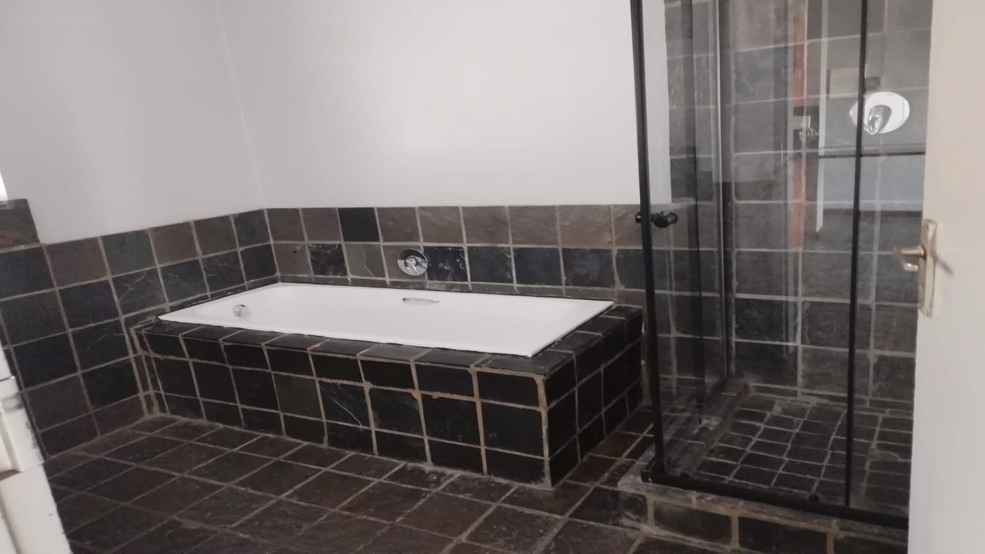 Bathroom 1 of property in Erand Gardens