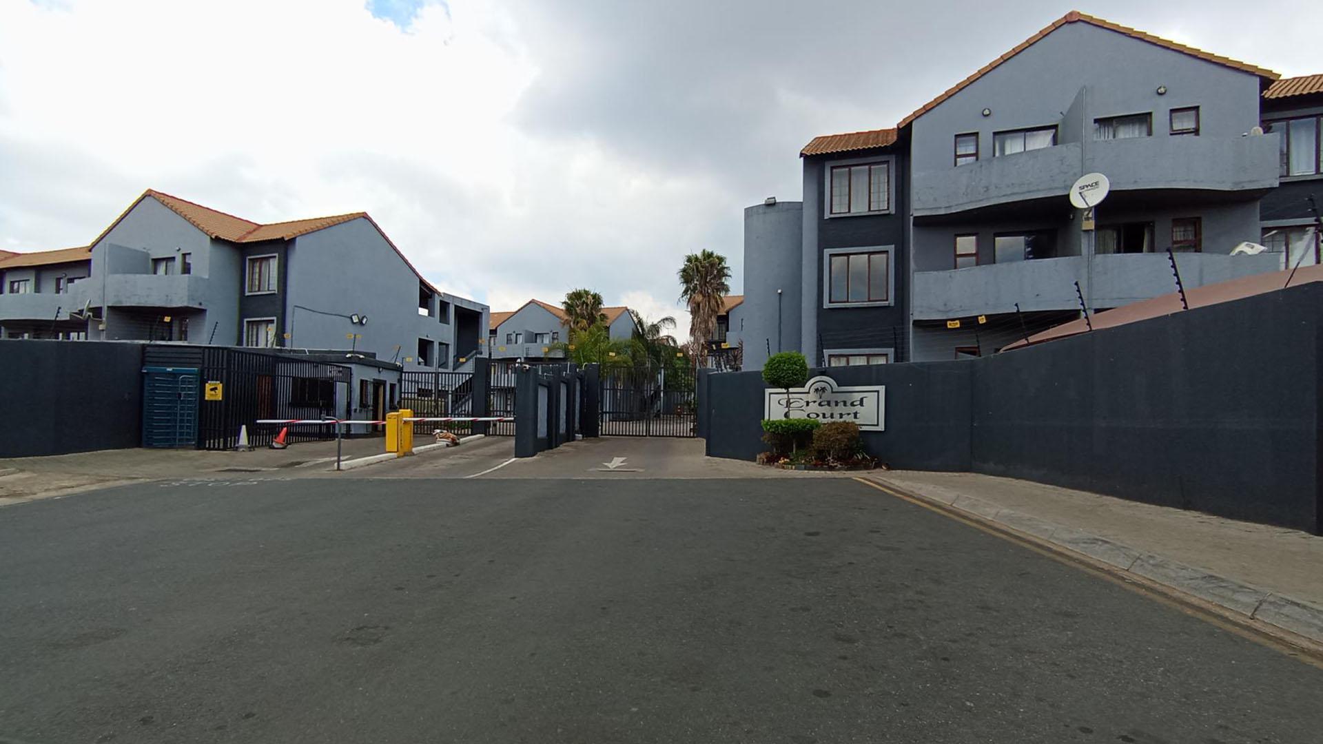 Front View of property in Erand Gardens