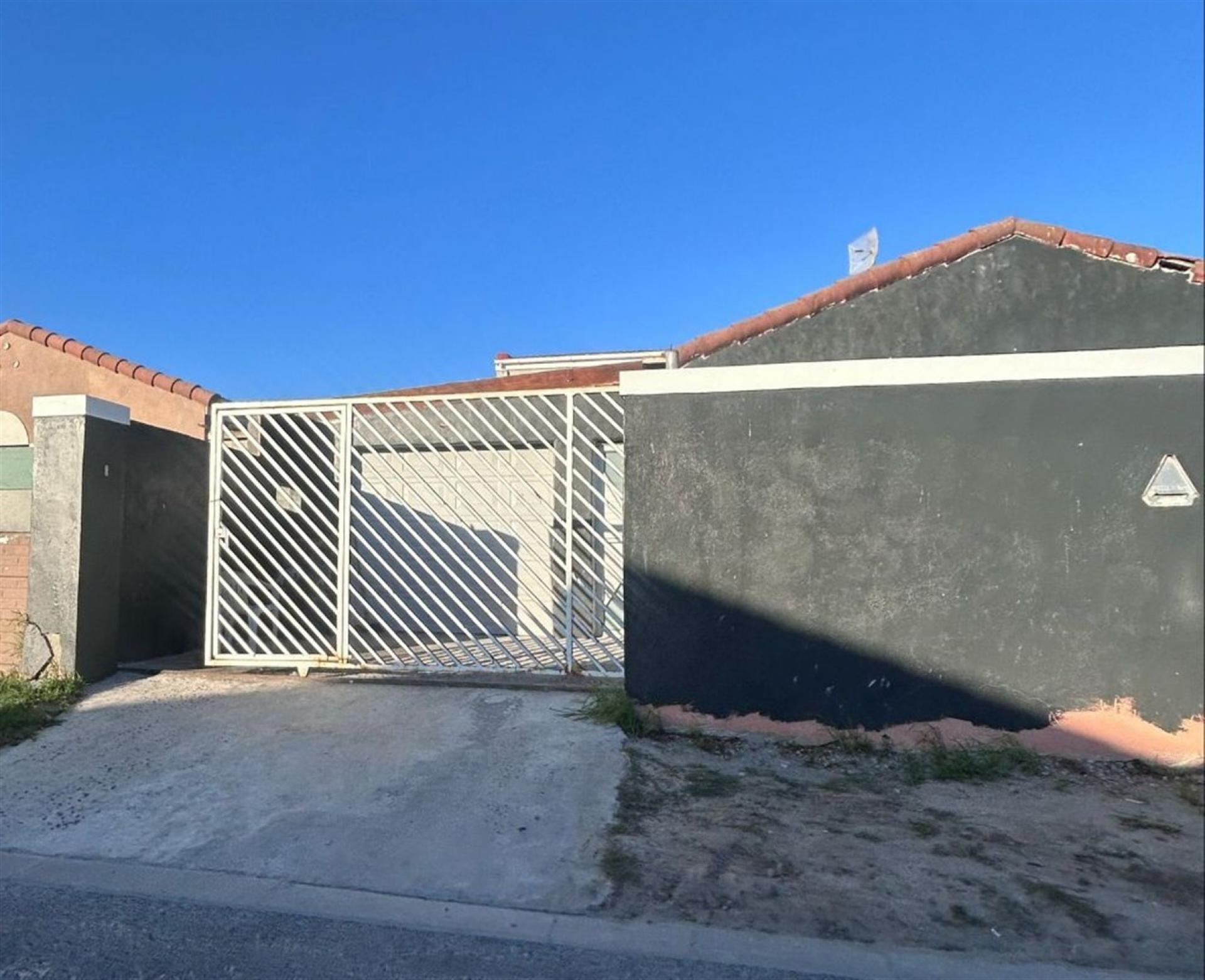 Front View of property in Blue Downs