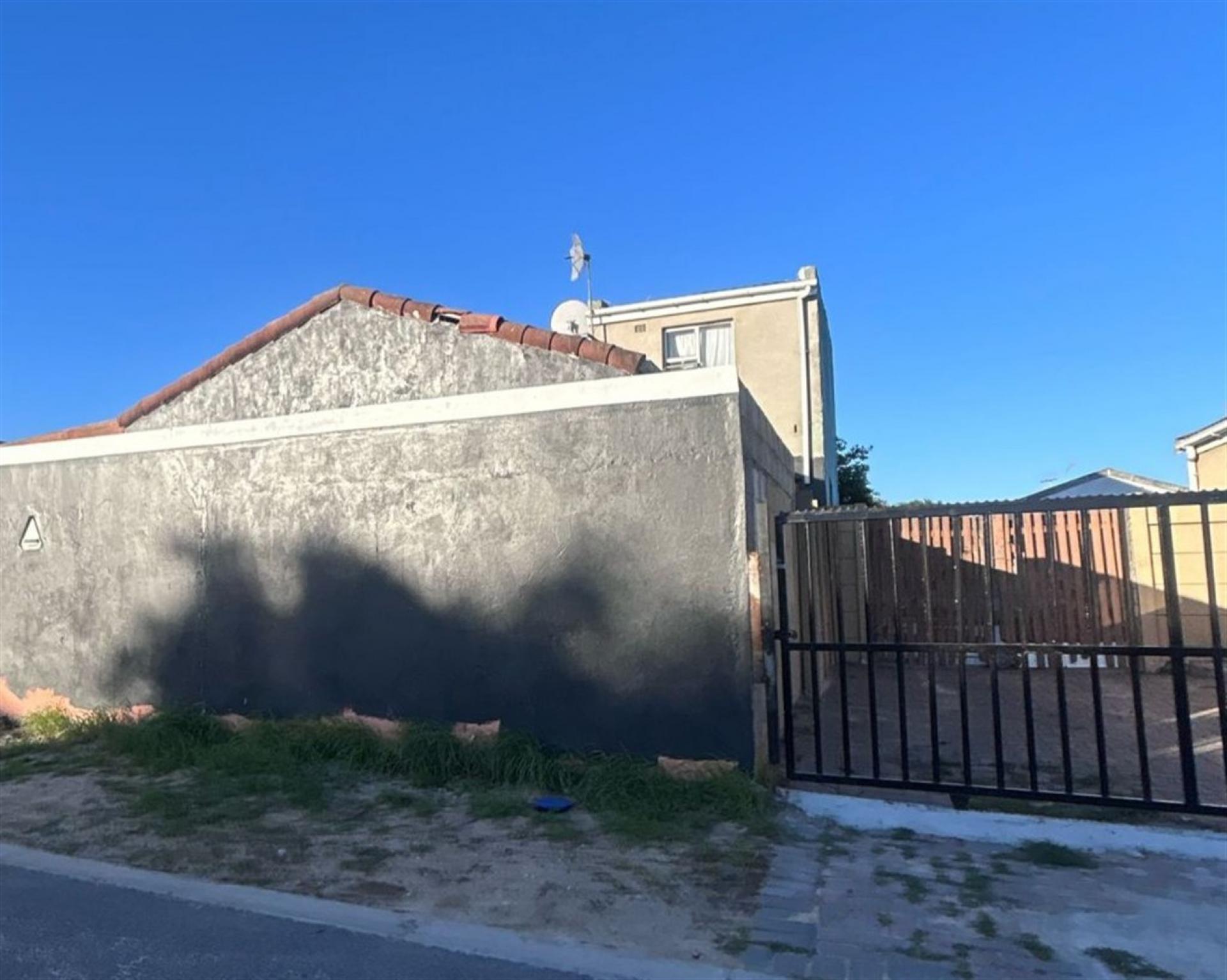 Front View of property in Blue Downs