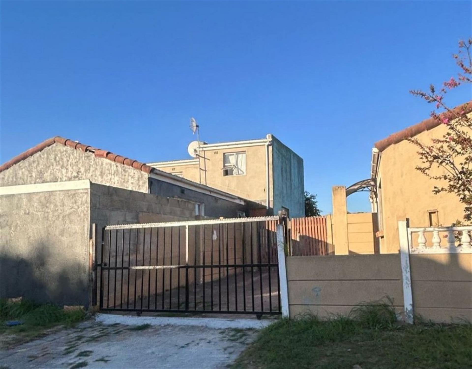 Front View of property in Blue Downs