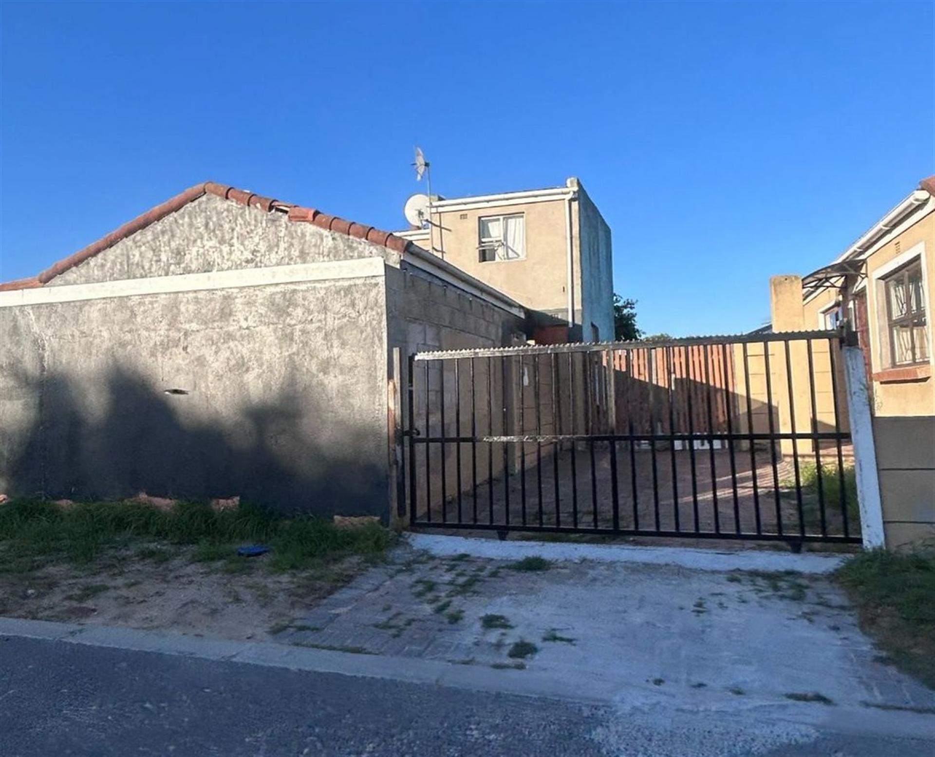 Front View of property in Blue Downs
