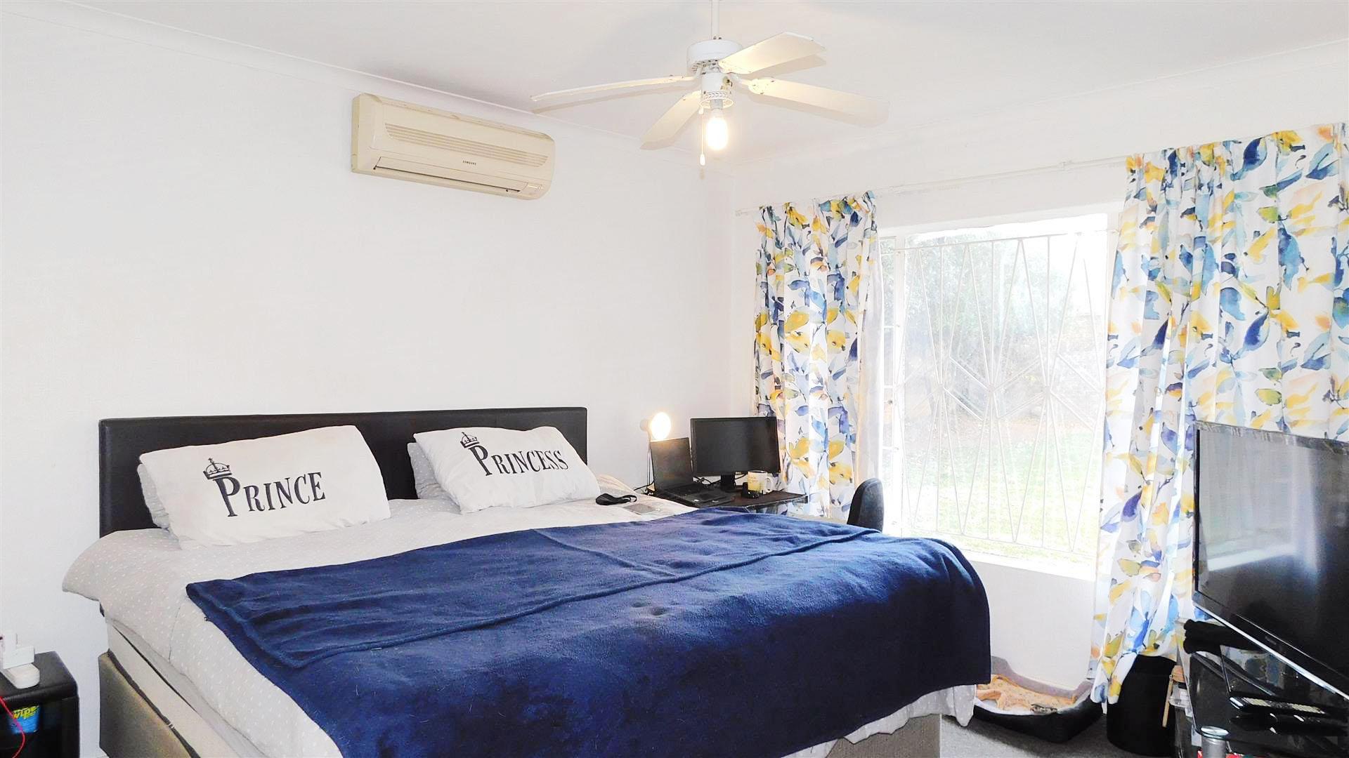 Main Bedroom - 20 square meters of property in The Reeds