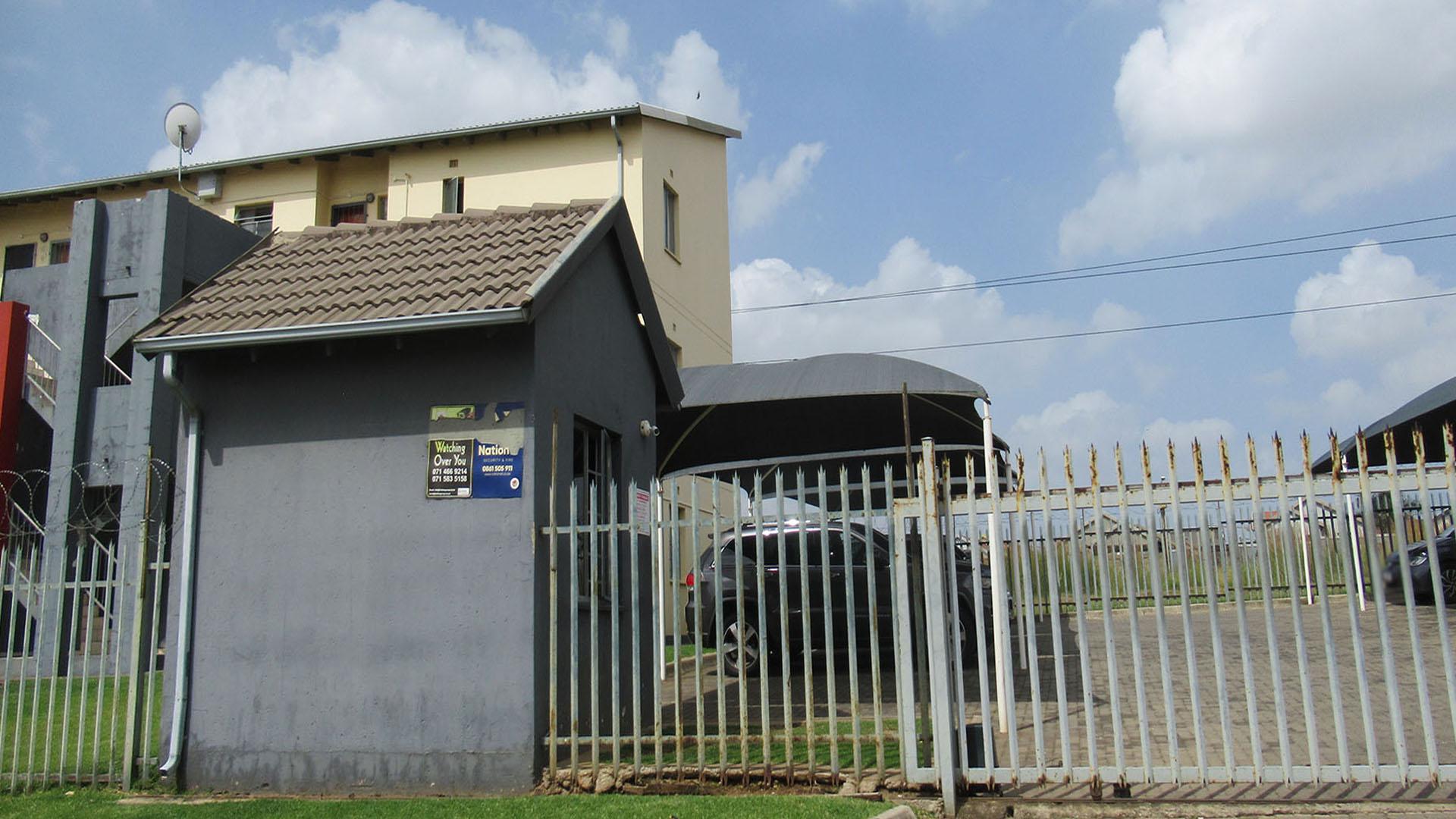 Front View of property in Fleurhof