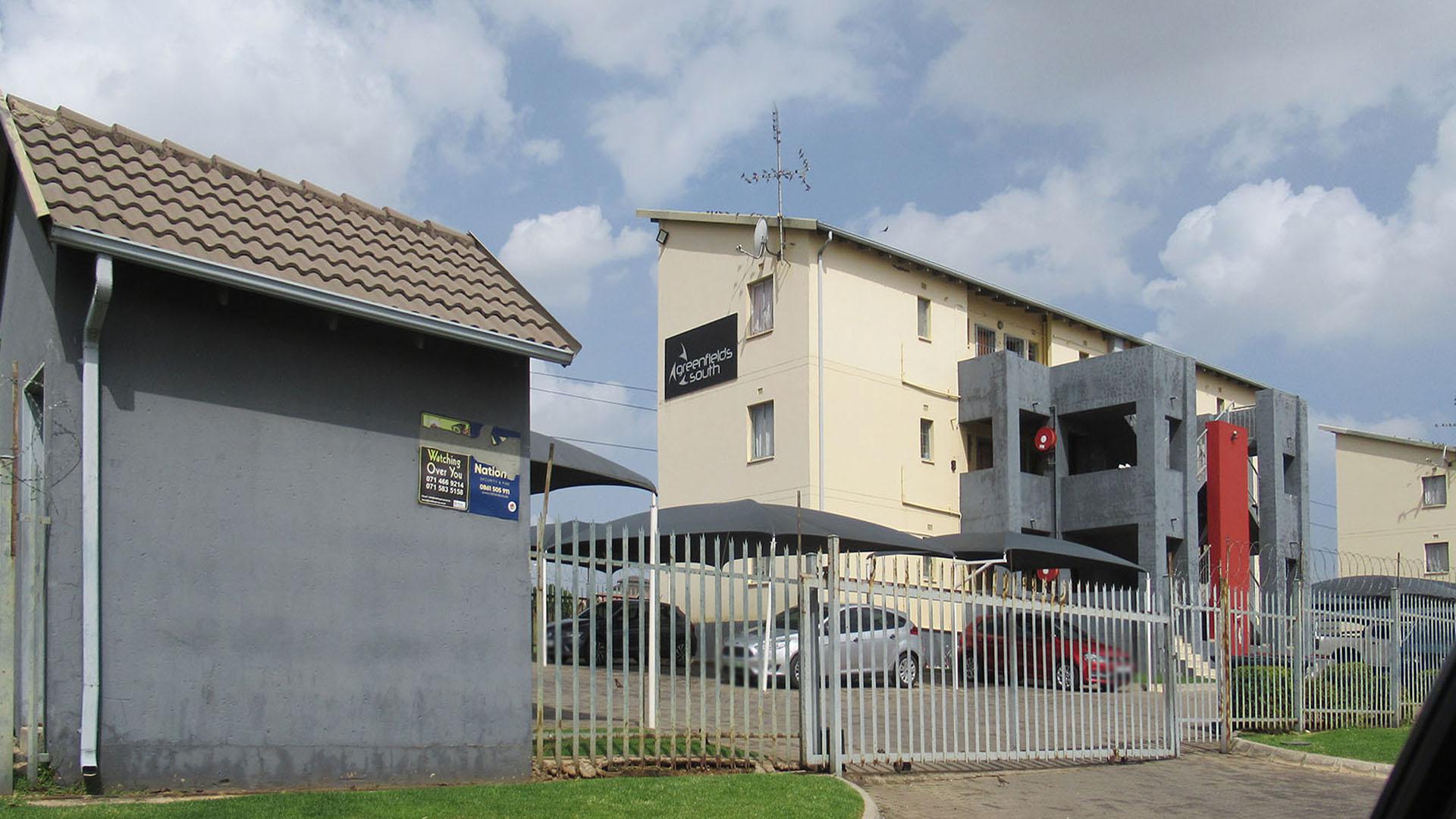 Front View of property in Fleurhof