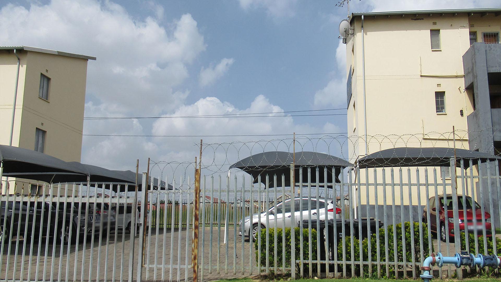 Front View of property in Fleurhof