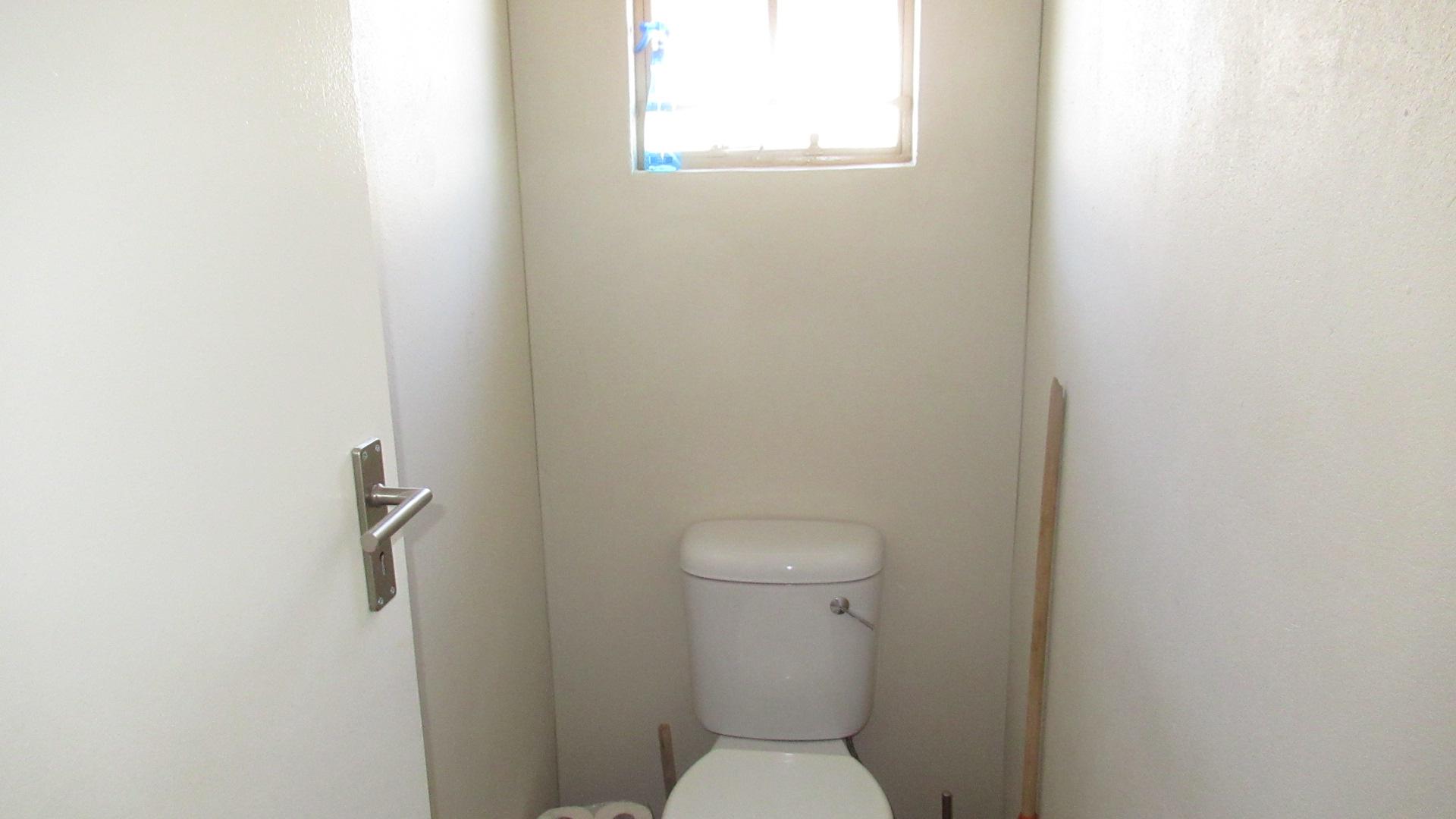 Bathroom 1 - 4 square meters of property in Palm Ridge