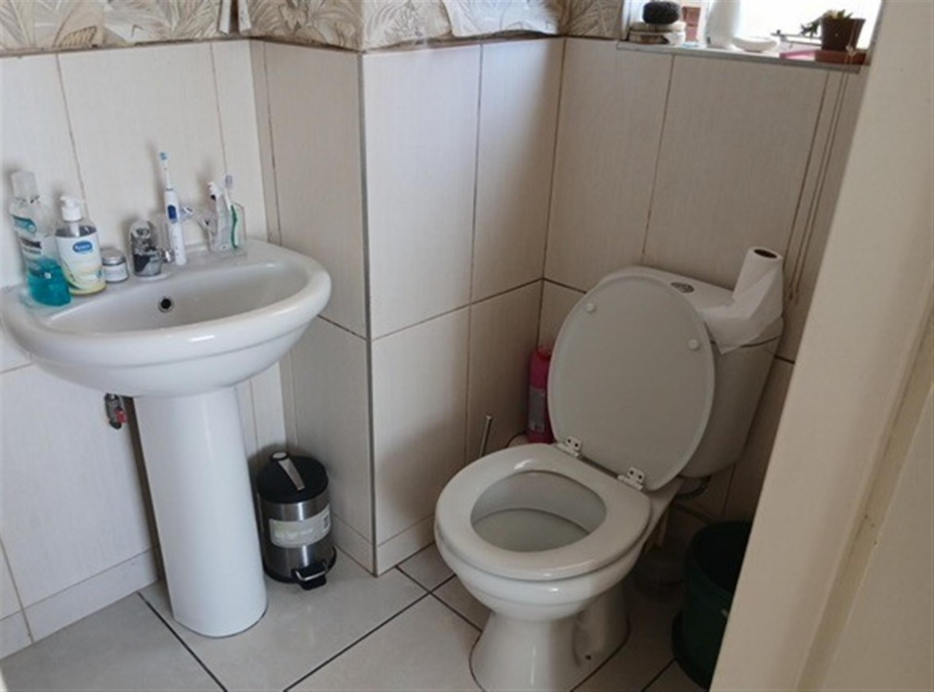 Bathroom 1 of property in Meredale