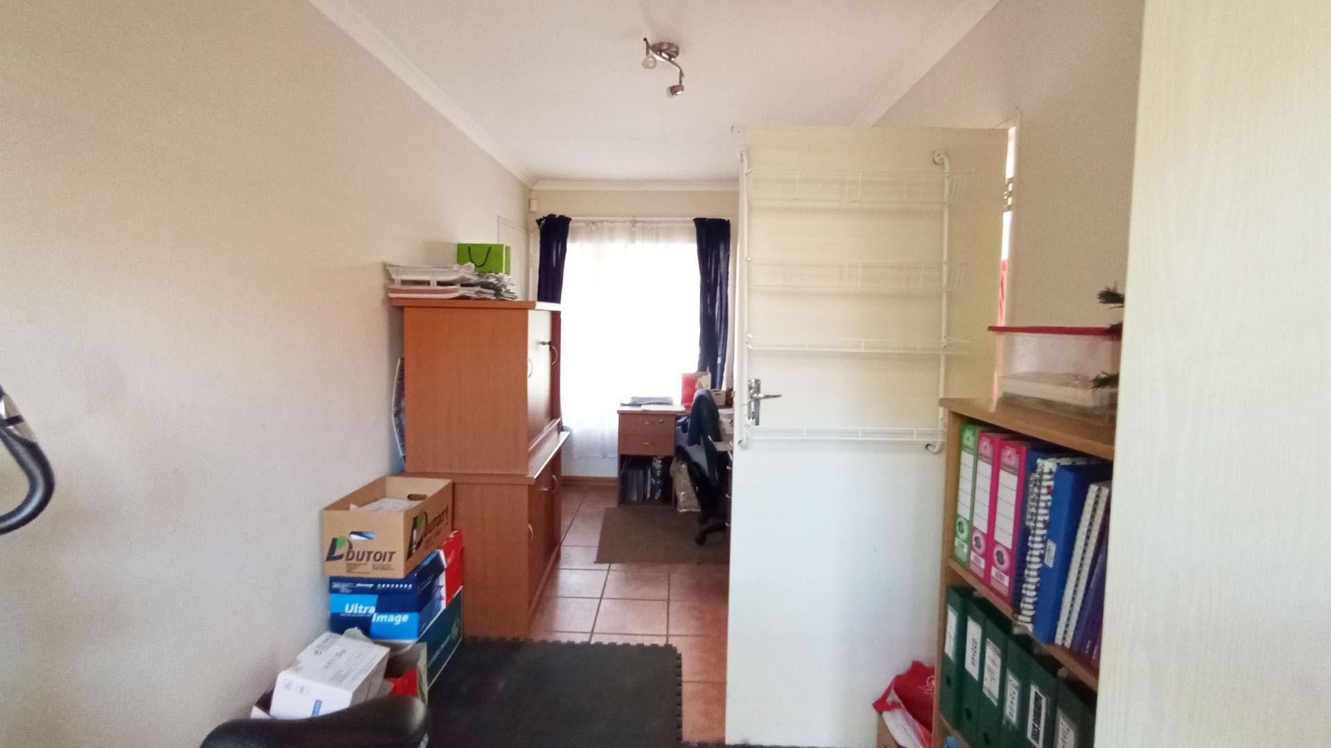 Study - 15 square meters of property in Faerie Glen