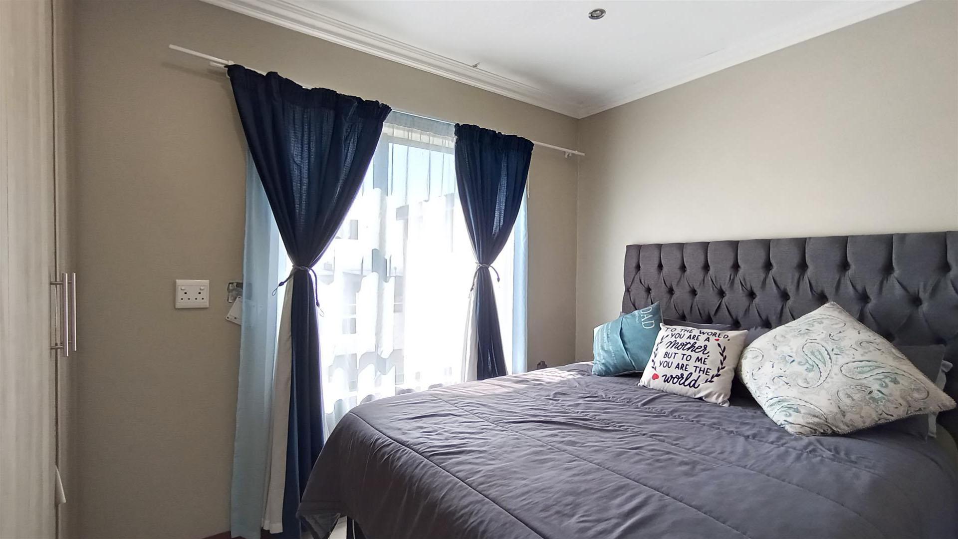 Main Bedroom - 13 square meters of property in Ben Fleur