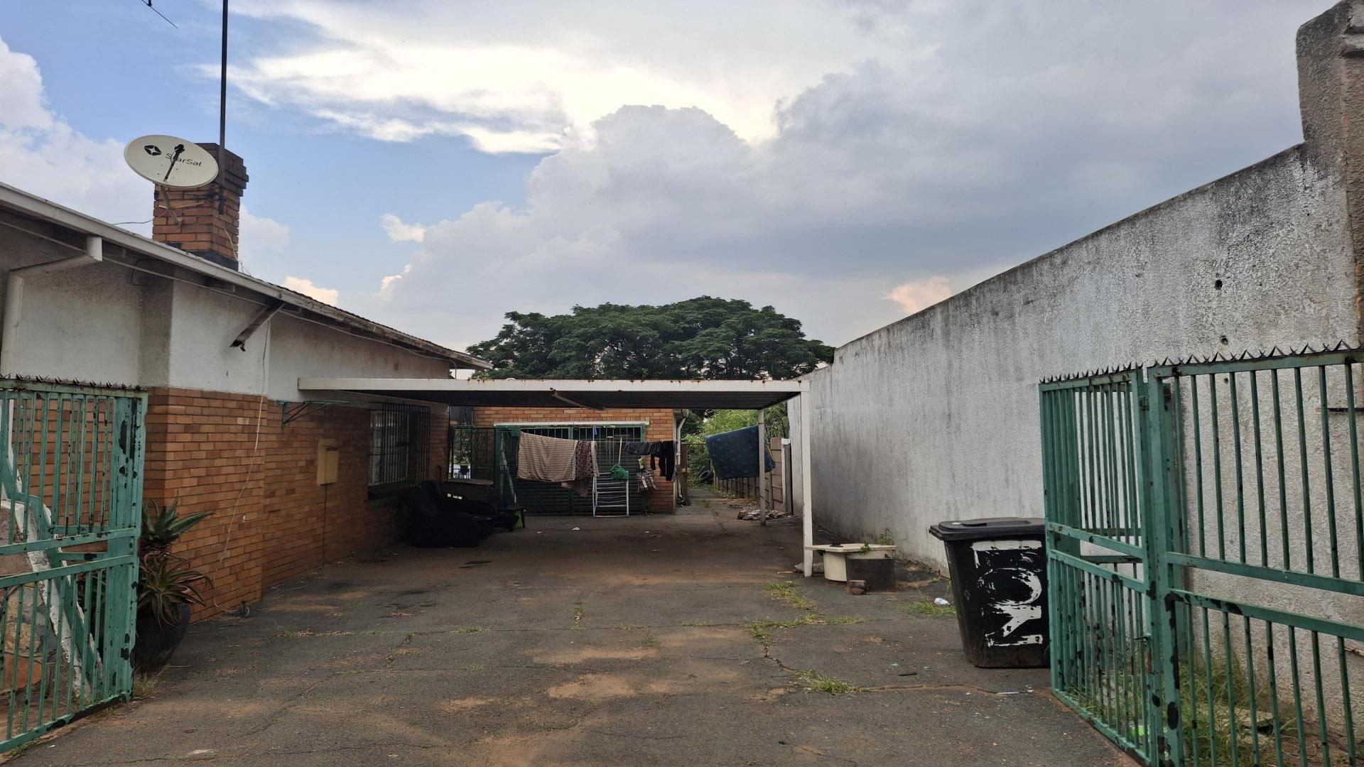 Carport  of property in Elsburg