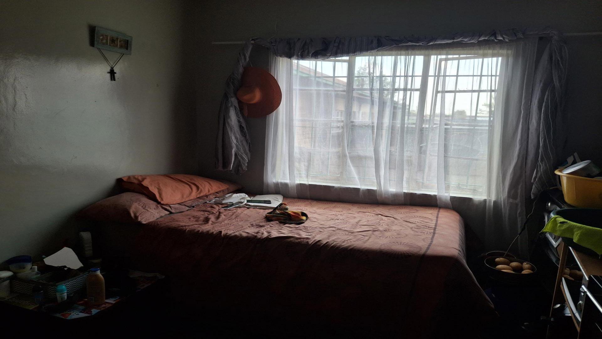 Bed Room 1 of property in Elsburg