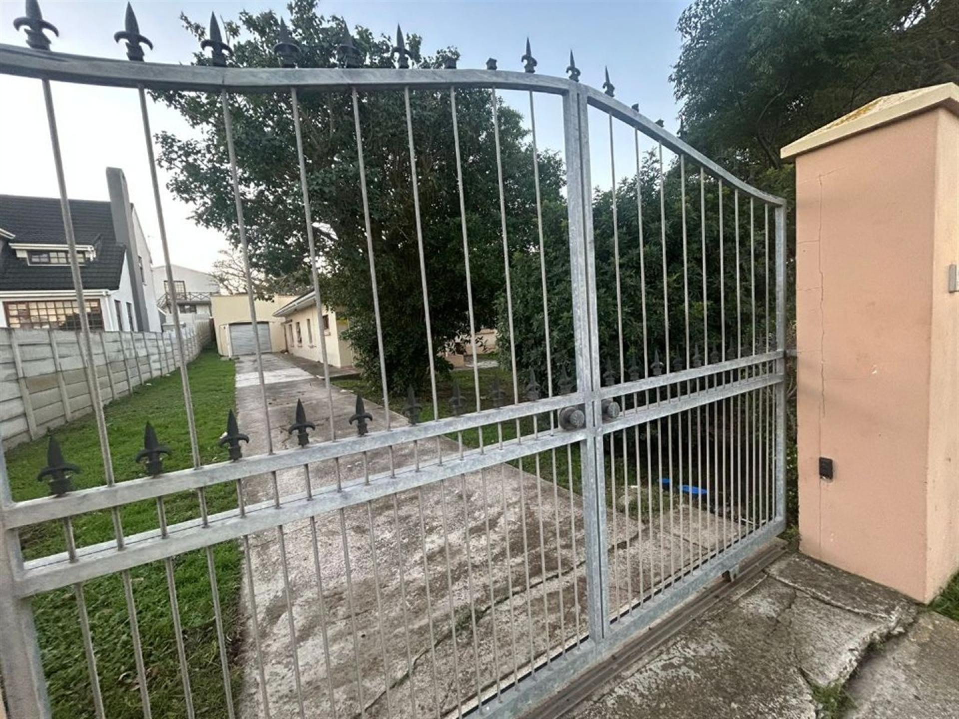 Front View of property in Glendinningvale