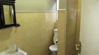 Main Bathroom - 5 square meters of property in Bloubosrand