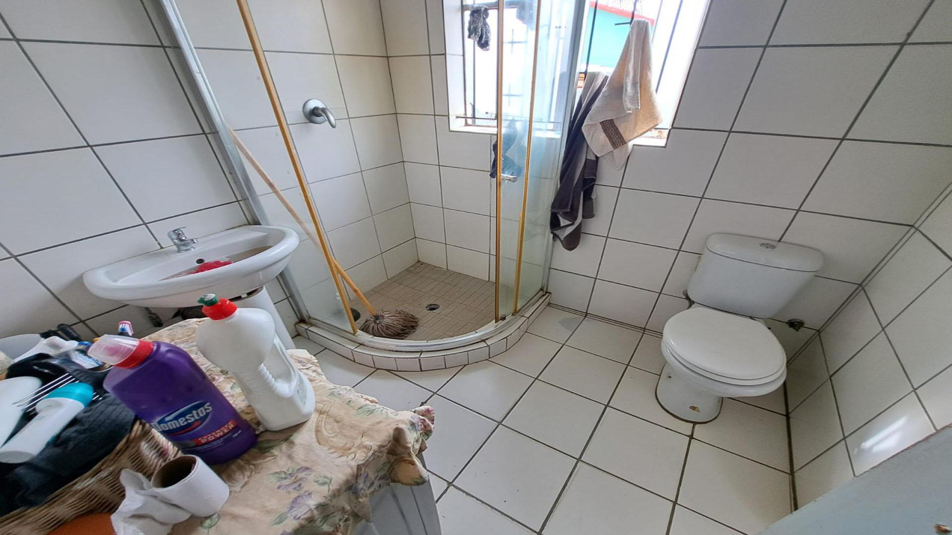 Bathroom 1 of property in Westenburg