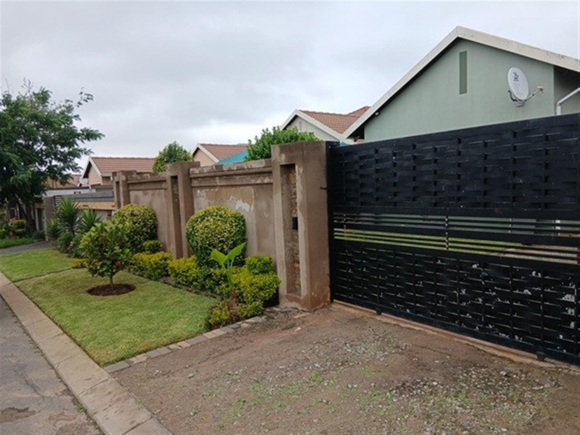 Front View of property in Salfin