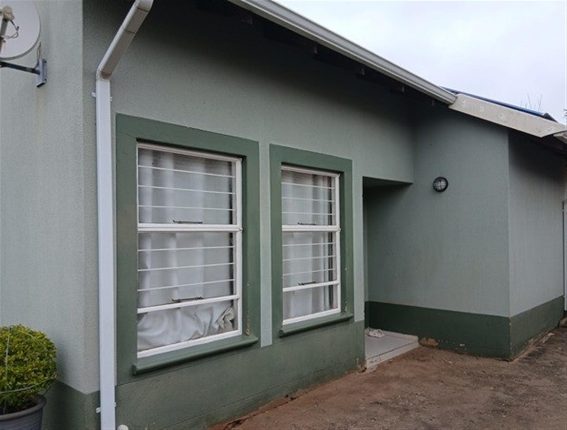 Front View of property in Salfin