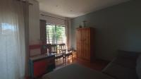 Lounges - 14 square meters of property in Northcliff