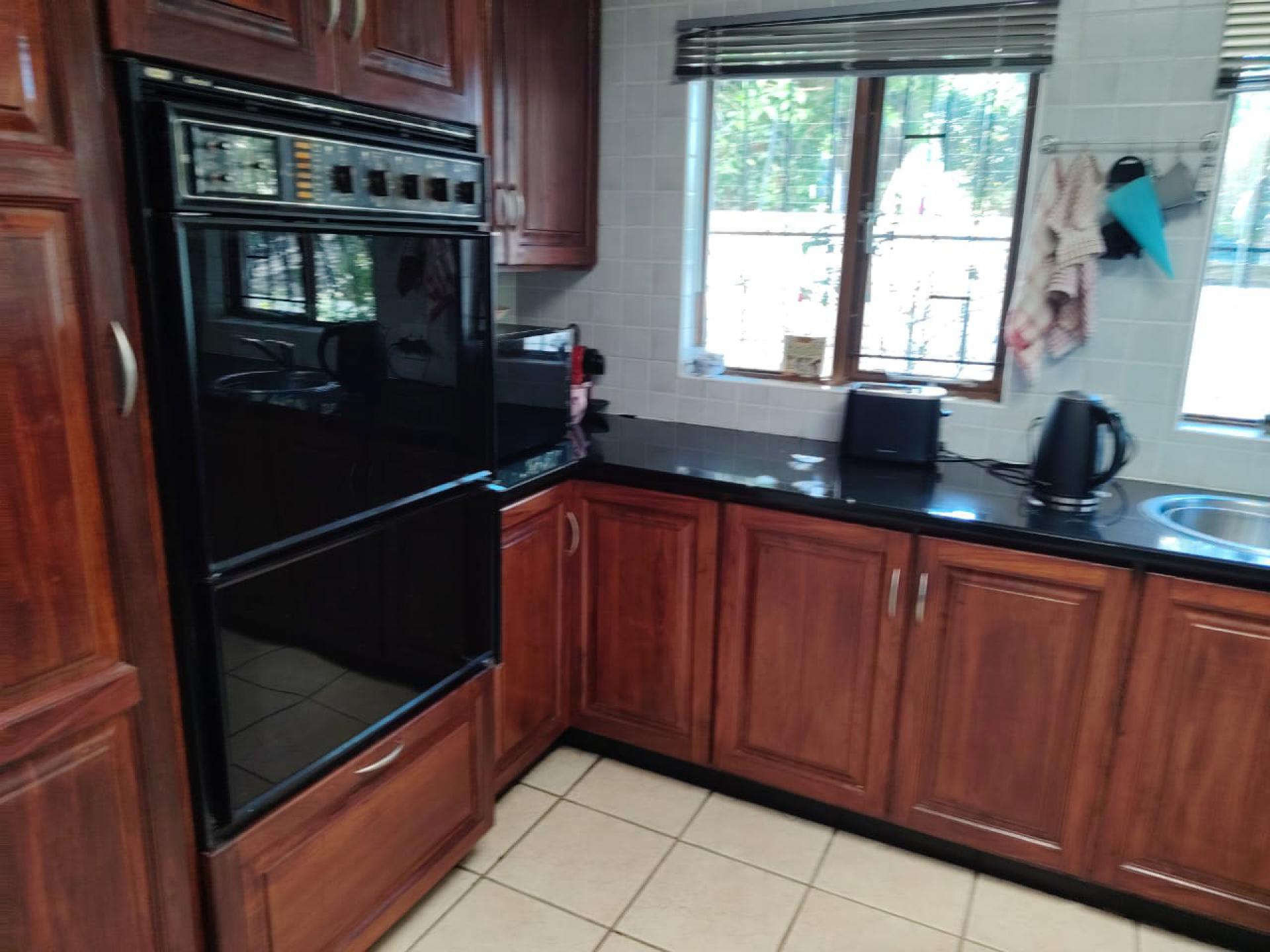 Kitchen - 49 square meters of property in Northcliff