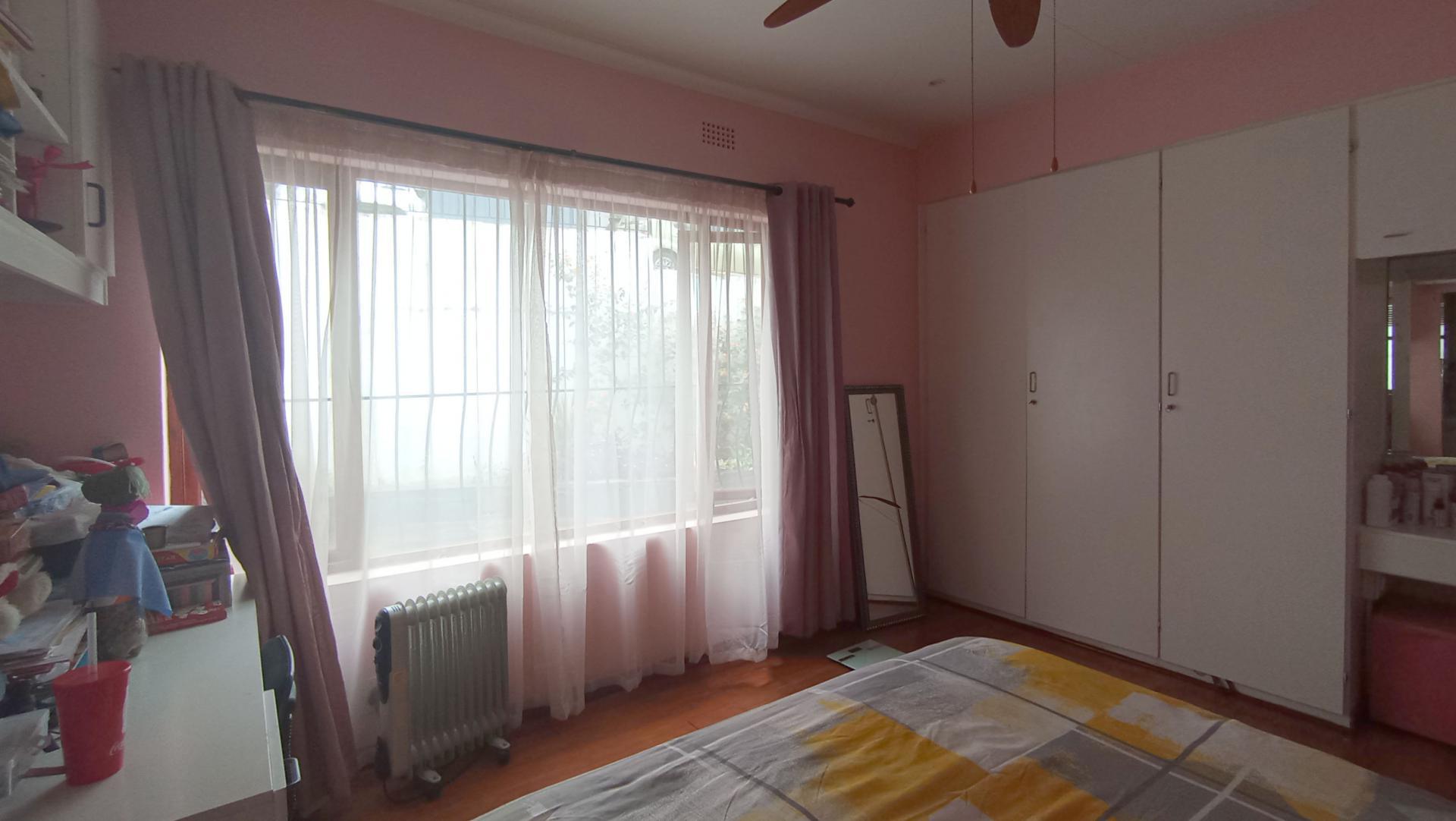 Bed Room 2 - 22 square meters of property in Northcliff