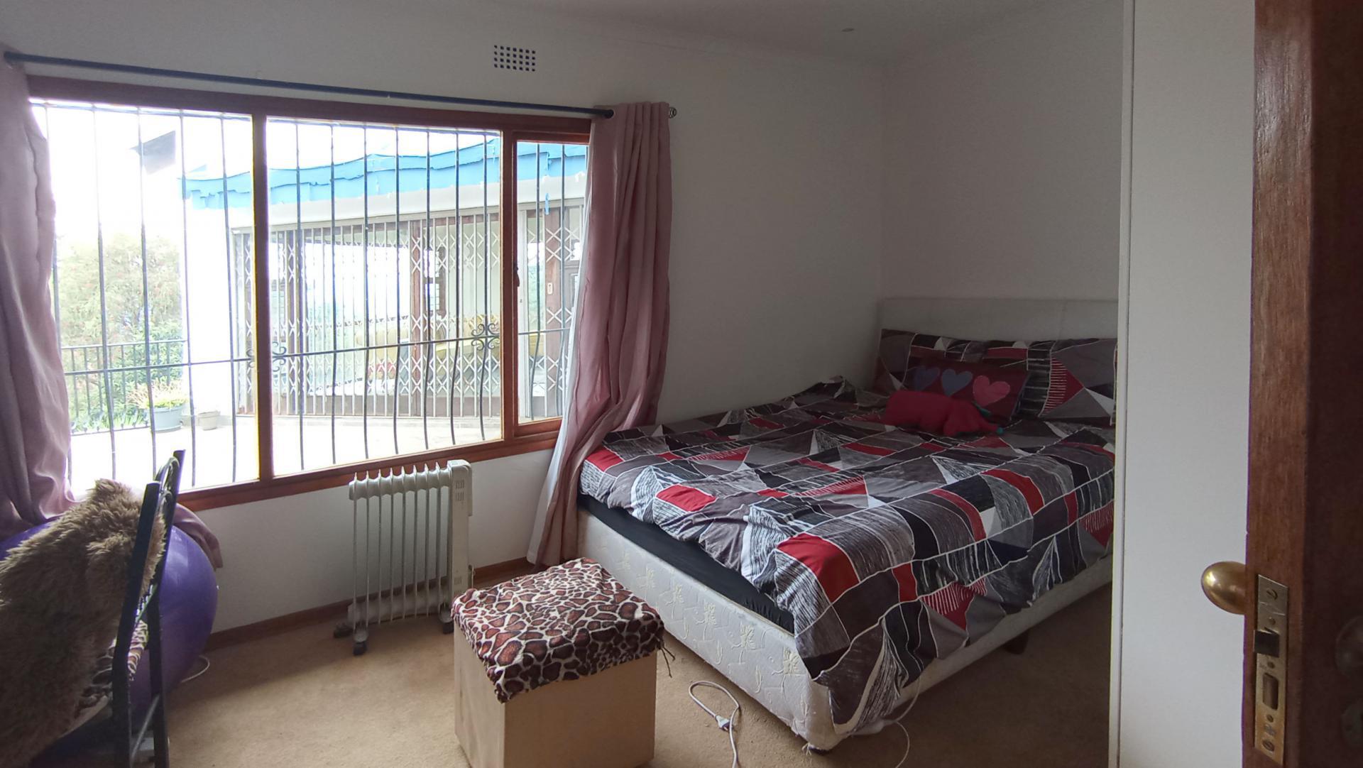 Bed Room 3 - 17 square meters of property in Northcliff