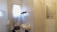 Main Bathroom - 4 square meters of property in The Reeds
