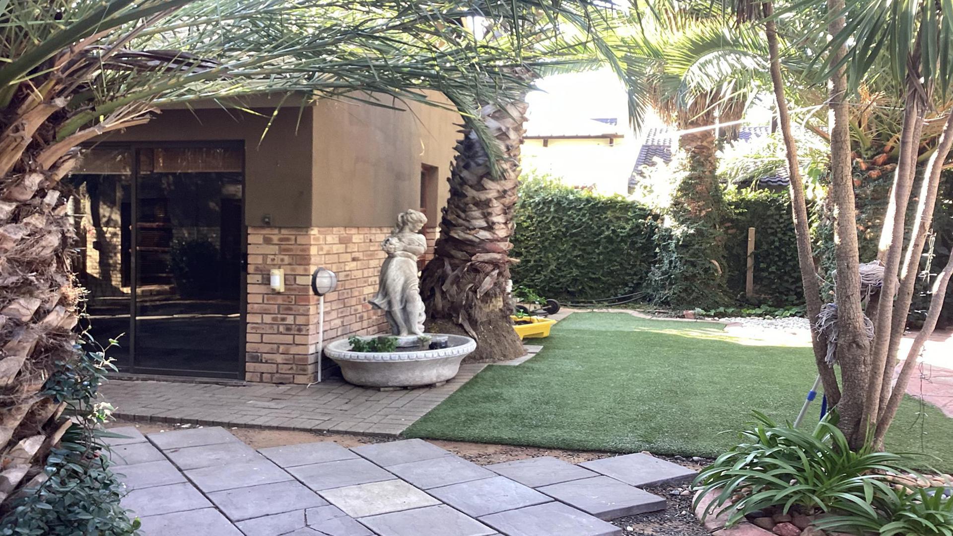 Backyard of property in Baysvalley