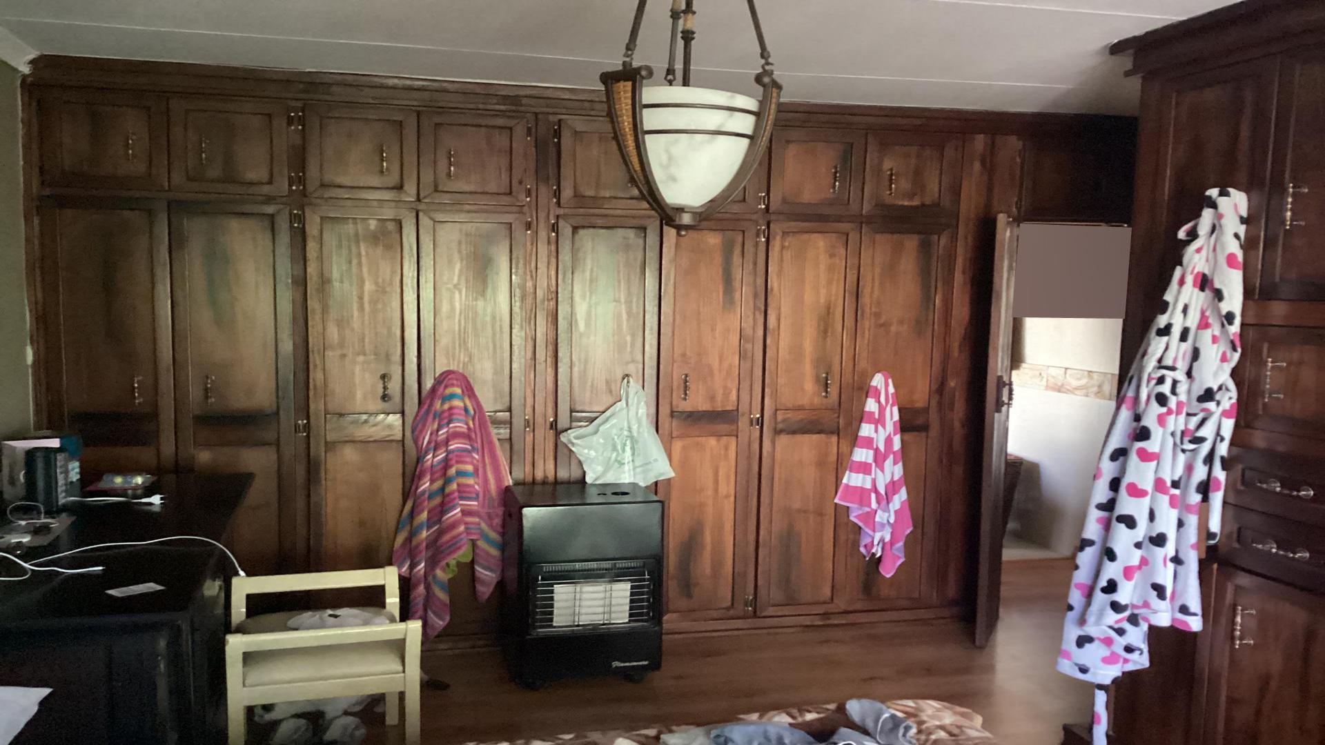 Main Bedroom of property in Baysvalley