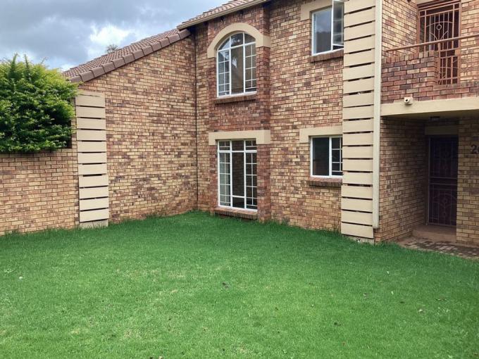 2 Bedroom Simplex for Sale For Sale in Mooikloof Ridge - MR578396