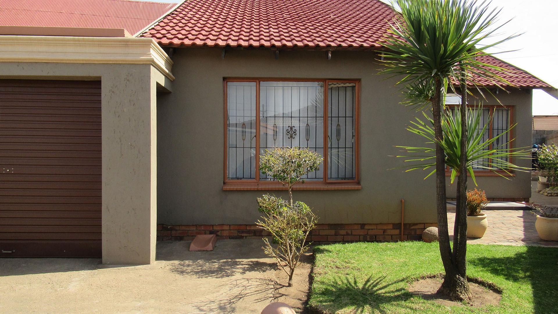 Front View of property in Kagiso