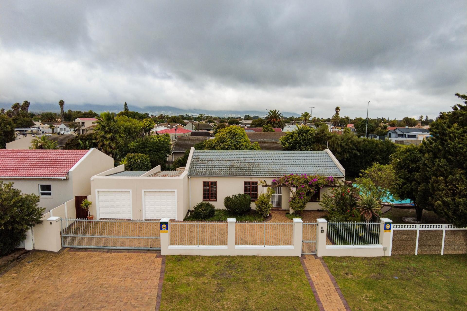 3 Bedroom House for Sale For Sale in Bothasig MR578510