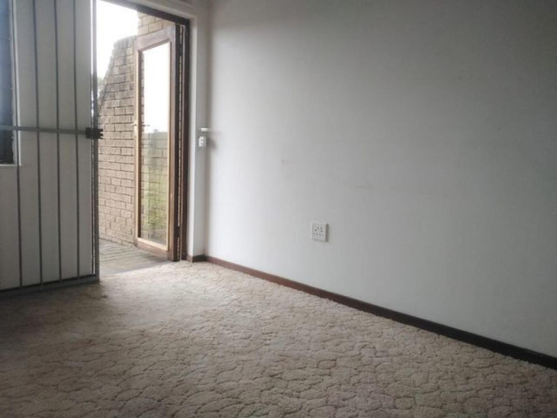 3 Bedroom Simplex for Sale For Sale in Freeland Park MR578