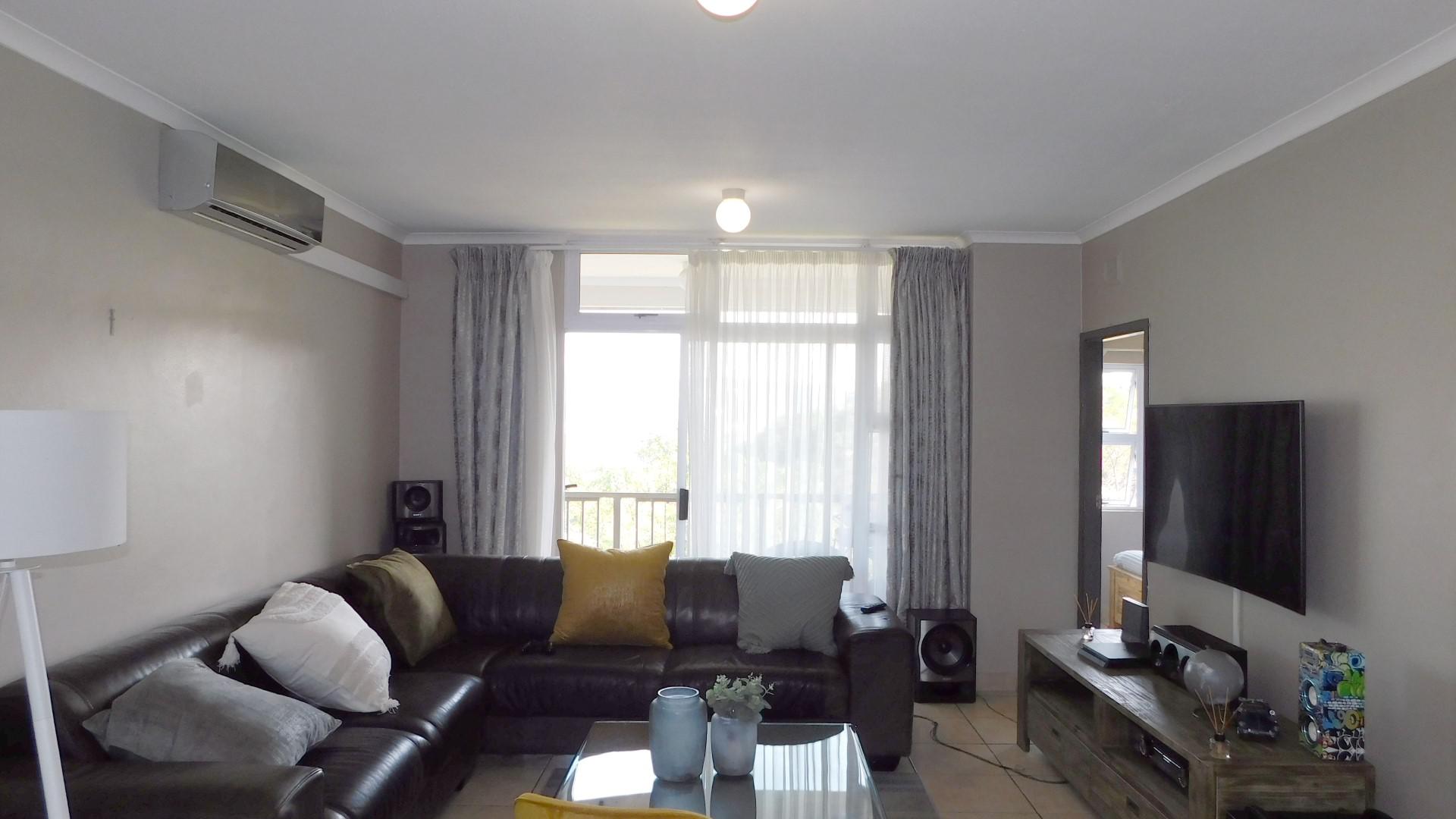 Lounges - 20 square meters of property in Effingham Heights